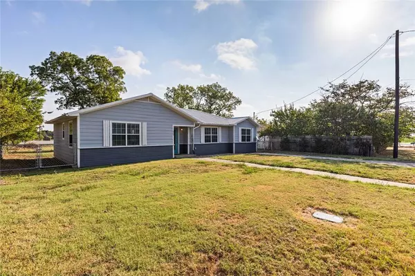609 E Pine Street, West, TX 76691