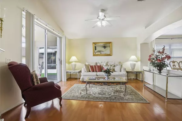 10137 SOMERSBY DR, Riverview, FL 33578