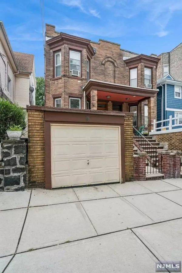 41 47th ST, Weehawken, NJ 07086