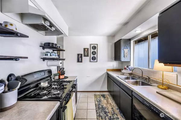 2053 Tamarac PL, Ferndale, WA 98248