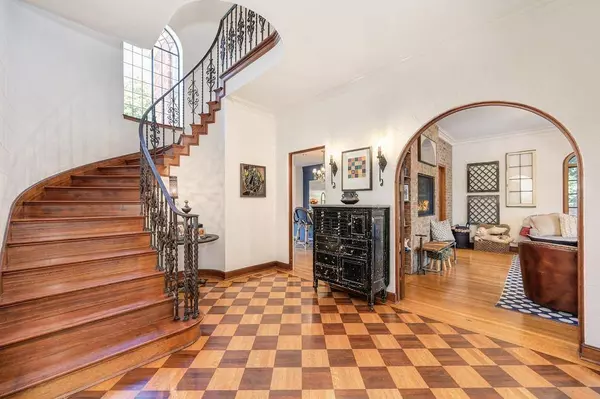 1360 46th ST, Sacramento, CA 95819