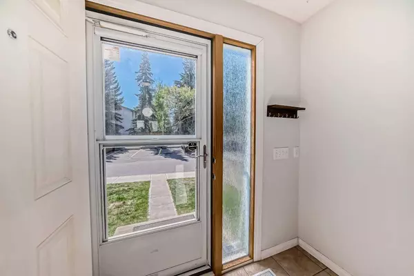 4810 40 AVE SW #23, Calgary, AB T3E 1E5