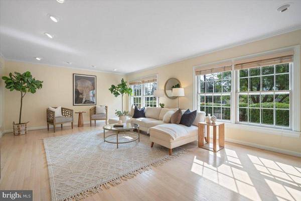 6305 LENOX RD, Bethesda, MD 20817