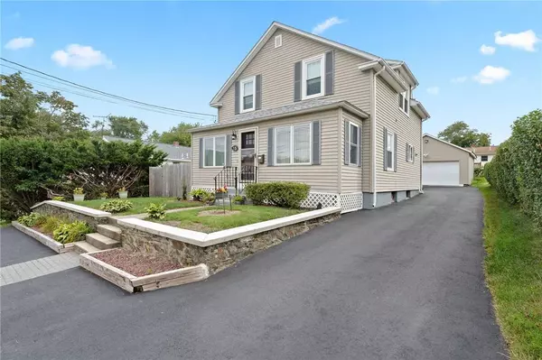 15 Locust AVE, North Providence, RI 02911