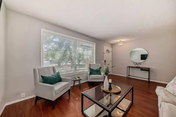 999 Canyon Meadows DR SW #102, Calgary, AB T2W 2S6