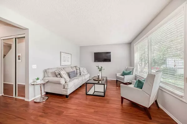 999 Canyon Meadows DR SW #102, Calgary, AB T2W 2S6