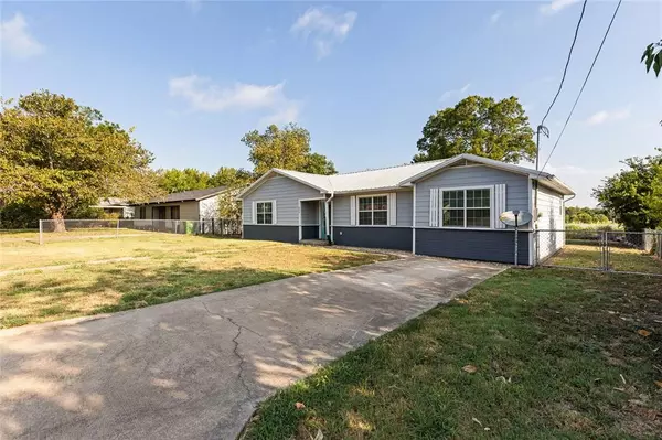 609 E Pine Street, West, TX 76691