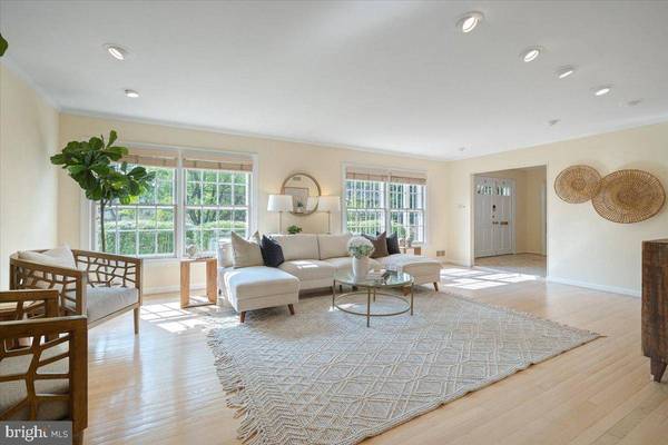 6305 LENOX RD, Bethesda, MD 20817