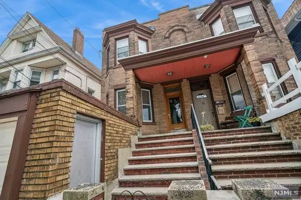 41 47th ST, Weehawken, NJ 07086