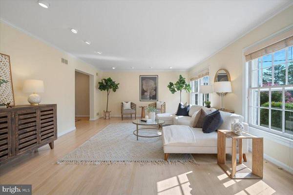 6305 LENOX RD, Bethesda, MD 20817