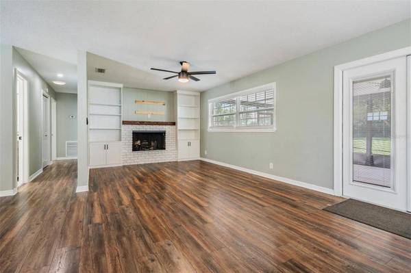 1211 DALZIE DR, Valrico, FL 33594