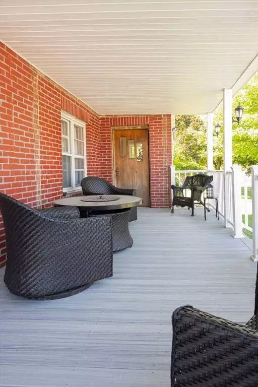 587 Granby Rd, Chicopee, MA 01013