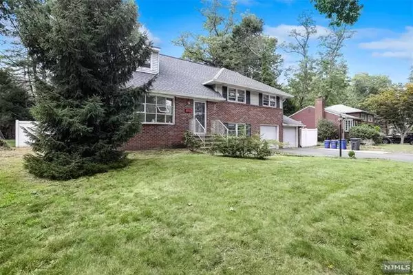 81 Knickerbocker RD, Demarest, NJ 07627