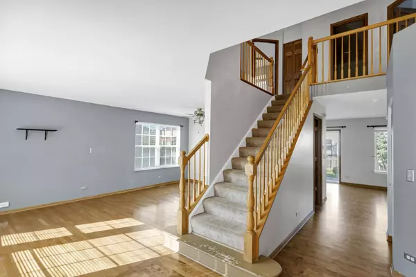 9683 Compton DR, Huntley, IL 60142