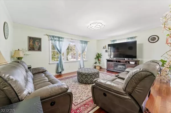 9 Wyckoff Way, Hillsborough Twp., NJ 08844