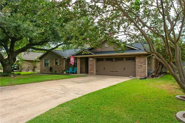 2710 Red Hill DR, College Station, TX 77845