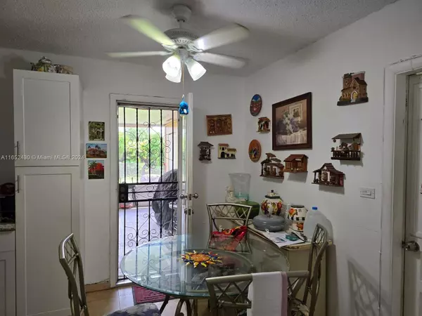 11234 SW 43rd St, Miami, FL 33165