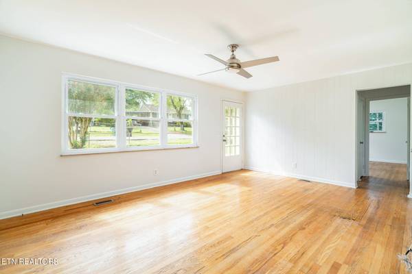 328 Defoe CIR #328, Maryville, TN 37804