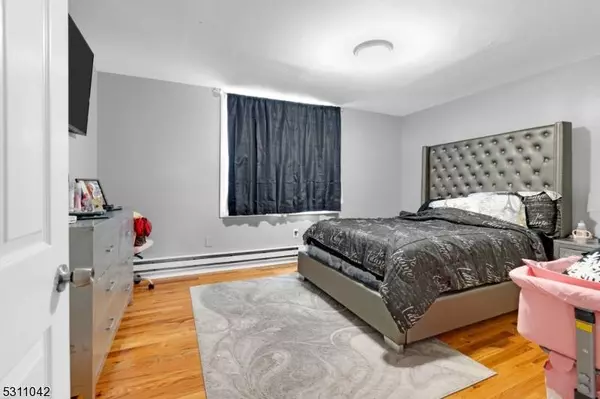 833 S 19th St, Newark City, NJ 07108