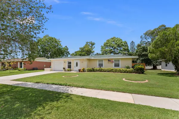 486 NE Solida CIR, Port Saint Lucie, FL 34983