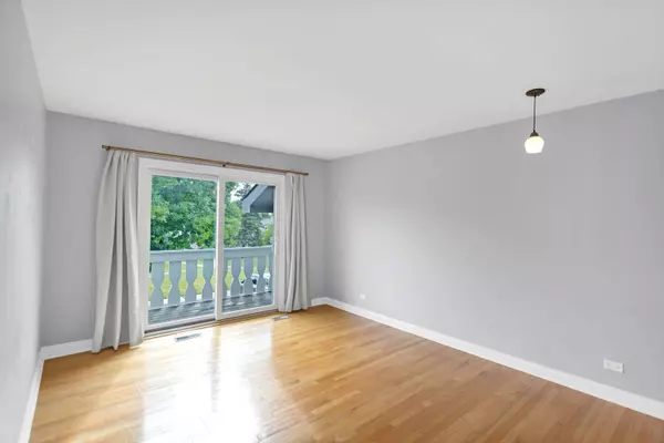 862 Bristol DR, Barrington, IL 60010