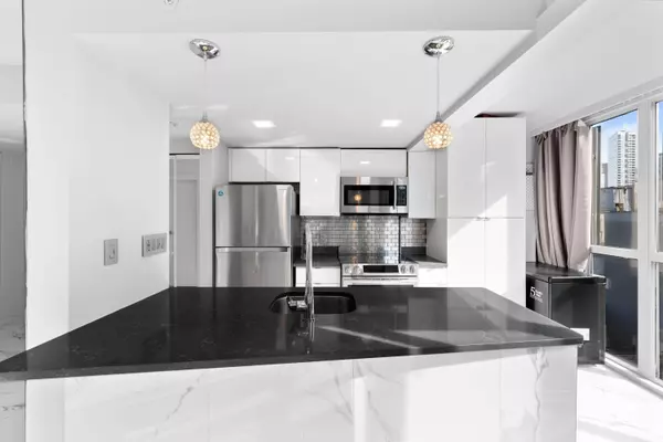 1188 HOWE ST #702, Vancouver, BC V6Z 2S8