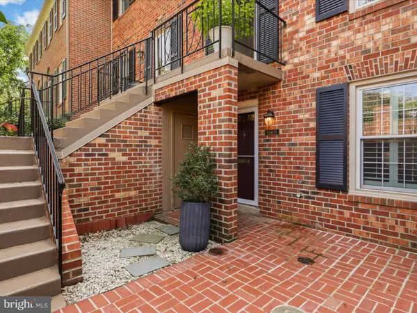 3241 SUTTON PL NW #D, Washington, DC 20016