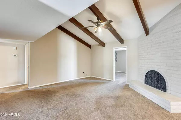 812 W KIOWA Circle, Mesa, AZ 85210