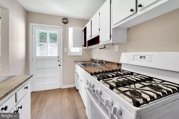 52 W TAYLOR RUN PKWY, Alexandria, VA 22314