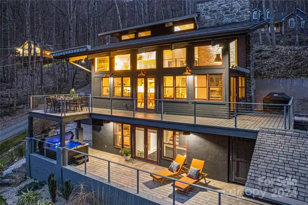 1585 Eagles Nest RD, Waynesville, NC 28786