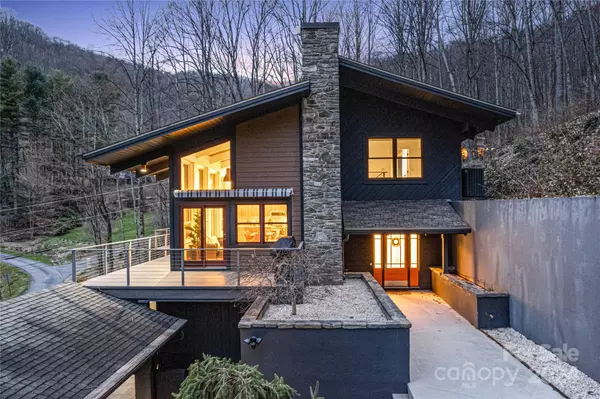 1585 Eagles Nest RD, Waynesville, NC 28786