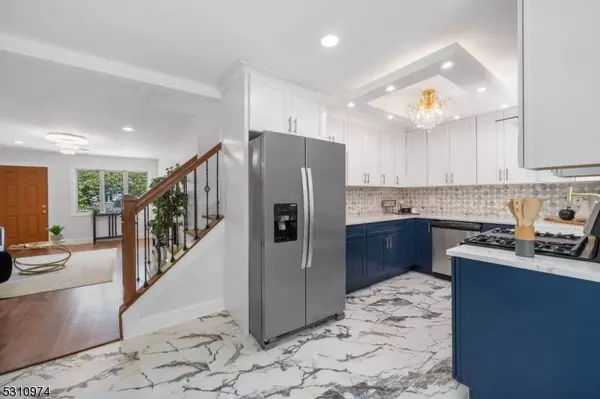 57 Lockwood Dr, Clifton City, NJ 07013