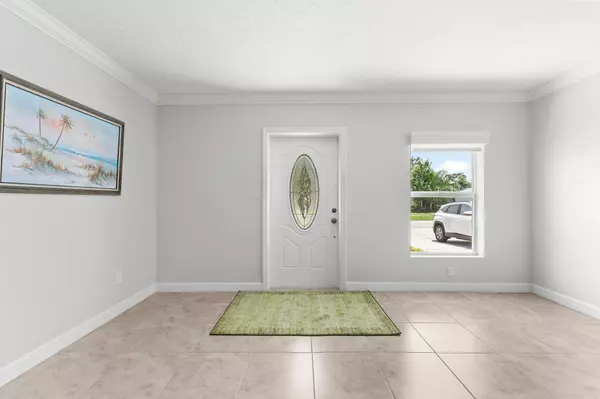 486 NE Solida CIR, Port Saint Lucie, FL 34983