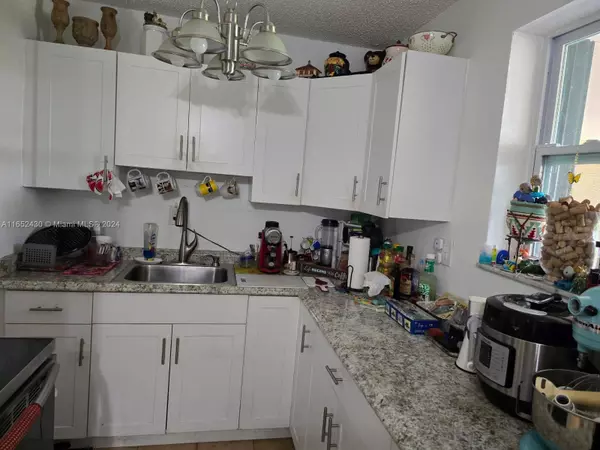 11234 SW 43rd St, Miami, FL 33165