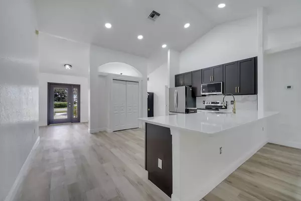 2801 Palmyra Ct, St Cloud, FL 34772-7319