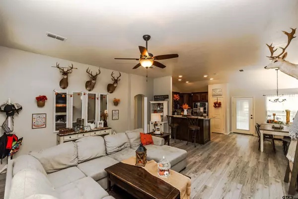 397 Molly Ln., Lindale, TX 75771