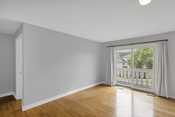 862 Bristol DR, Barrington, IL 60010