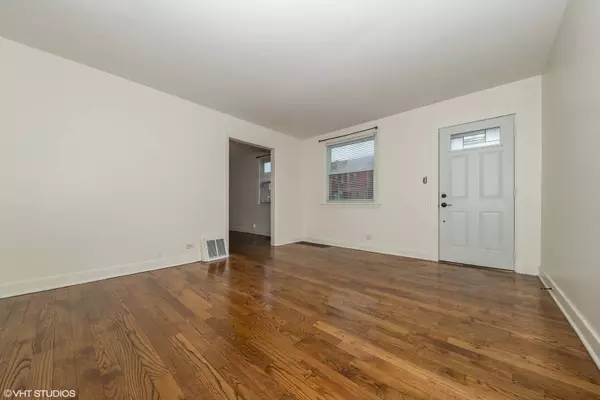 3813 S Calumet AVE, Chicago, IL 60653