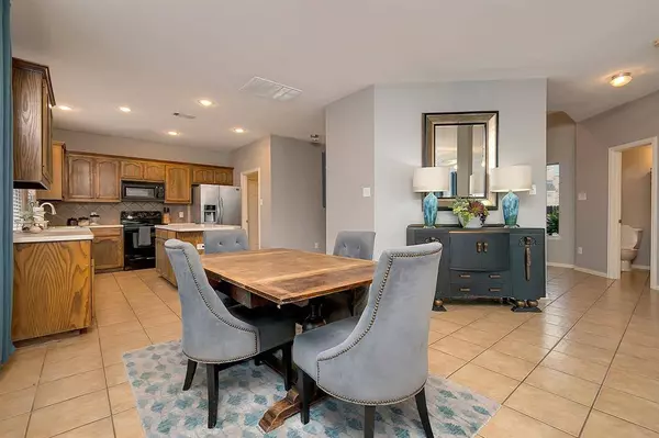 2737 Lynx Lane, Fort Worth, TX 76244