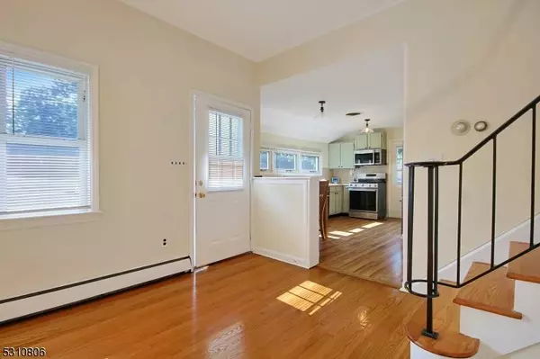 67 Pine St, Newton Town, NJ 07860