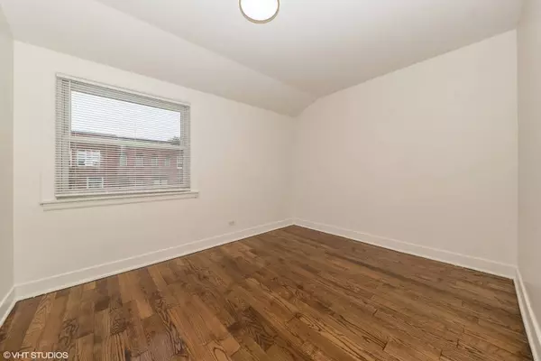 3813 S Calumet AVE, Chicago, IL 60653