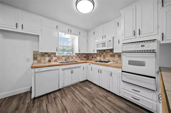 532 Circle Drive, Lindale, TX 75771