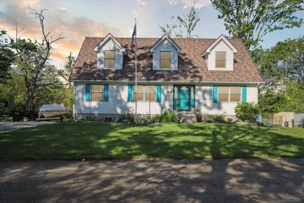 1110 Kewadin Drive, Waterford, MI 48327