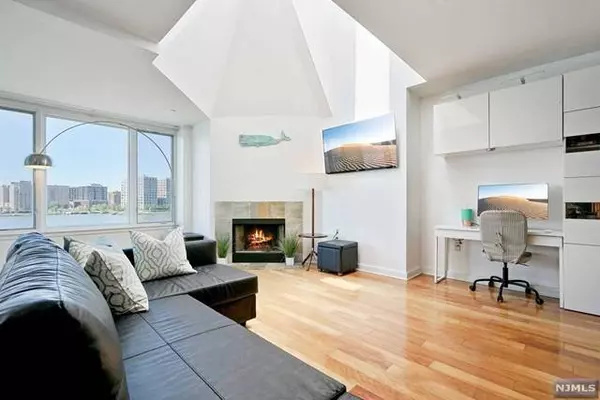 600 Harbor BLVD # 1068, Weehawken, NJ 07086