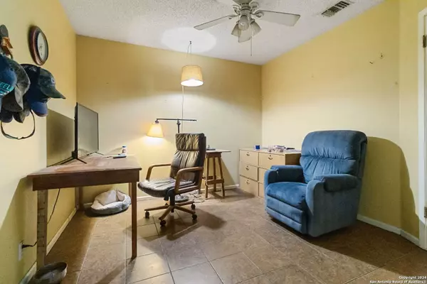 22 SALADO DR, New Braunfels, TX 78130-2892