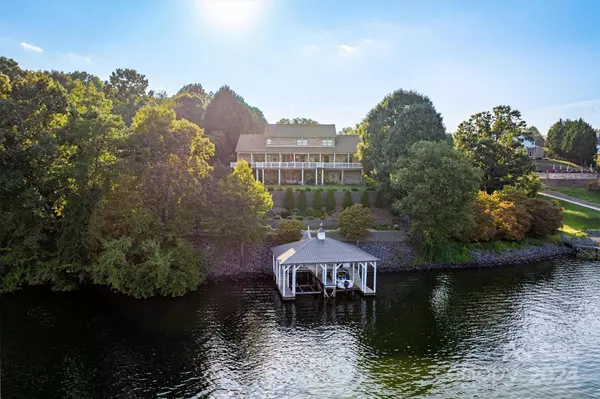 34 Sandbar DR, Taylorsville, NC 28681