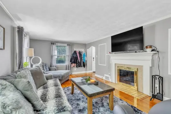 47 Bangor St, Springfield, MA 01118