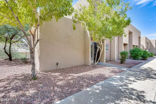 1601 W SUNNYSIDE Drive #124, Phoenix, AZ 85029
