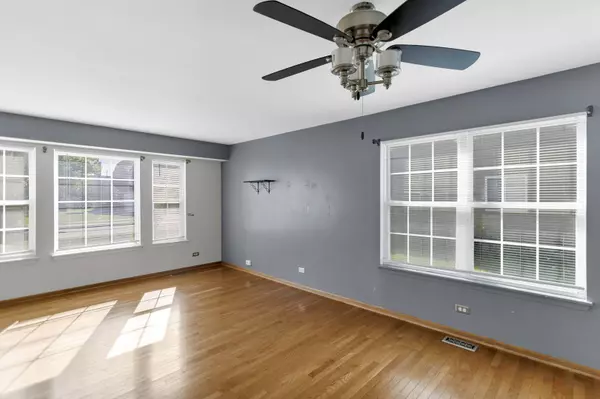 9683 Compton DR, Huntley, IL 60142