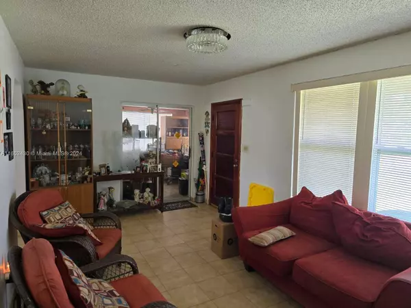 11234 SW 43rd St, Miami, FL 33165